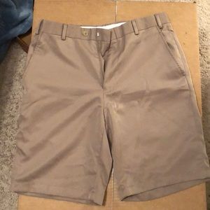 Men’s golf shorts